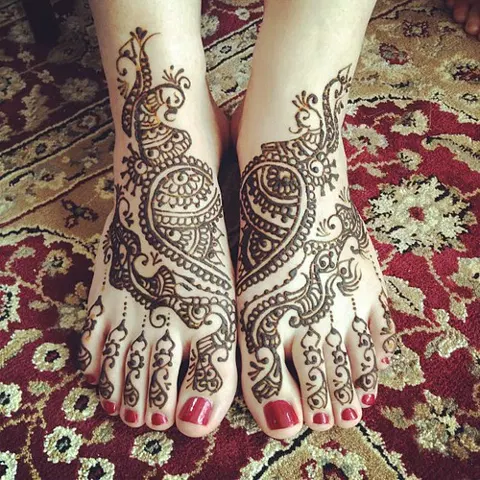 aesthetic bridal peacock foot mehndi design