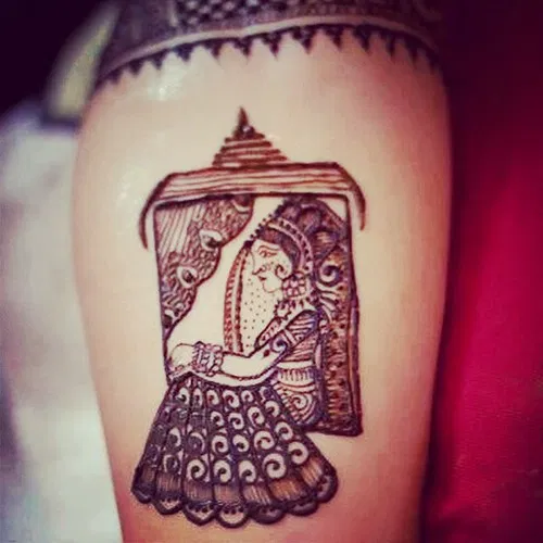 Aesthetic Bridal Back Hand Mehndi Design with Figures and Peacock (4)