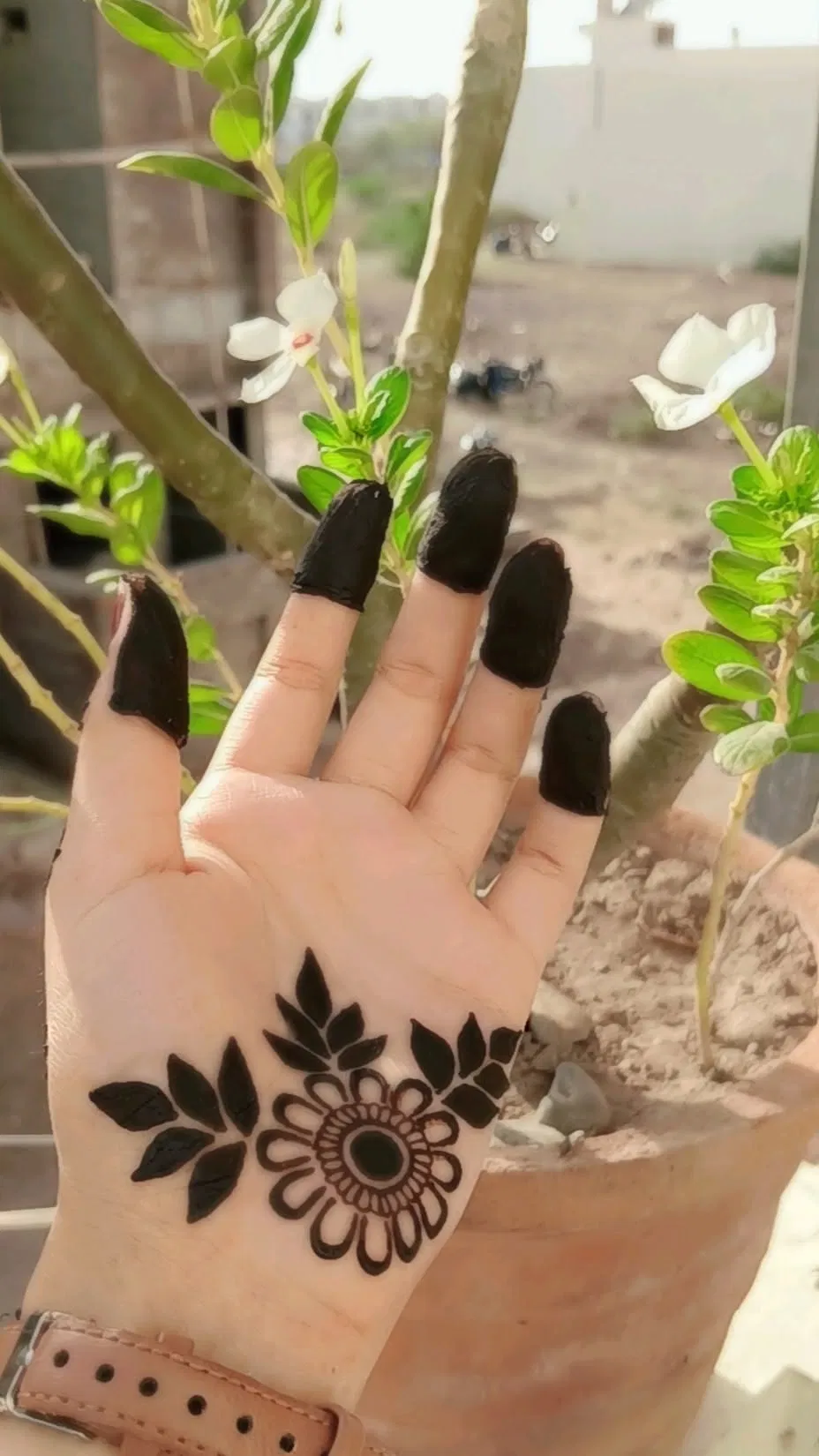 Arabic Simple Back Hand Mehndi Design with Gol Tikki, Flowers and Jaal (2)