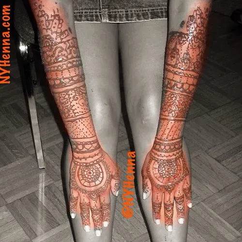 Aesthetic Bridal Front Hand Mehndi Design with Figures and Jaal (3)