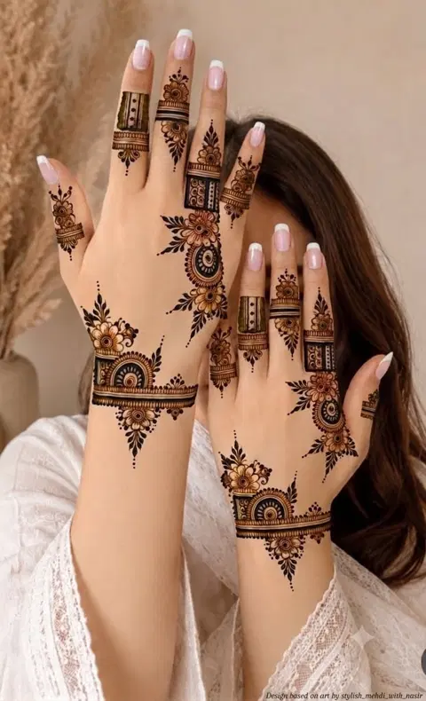 aesthetic arabic back hand mehndi design