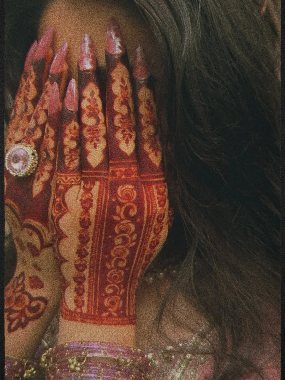 Aesthetic Stylish Back Hand Mehndi Design (3)