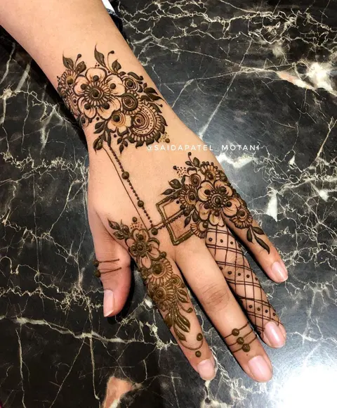 aesthetic arabic flower front hand mehndi design