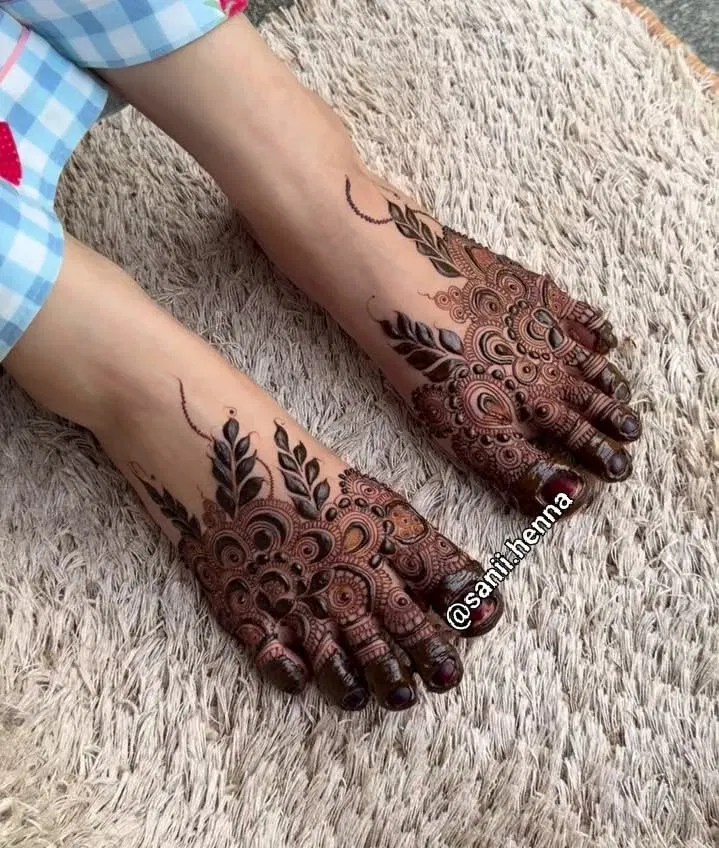 Arabic Bridal Back Hand Mehndi Design with Flowers (12)
