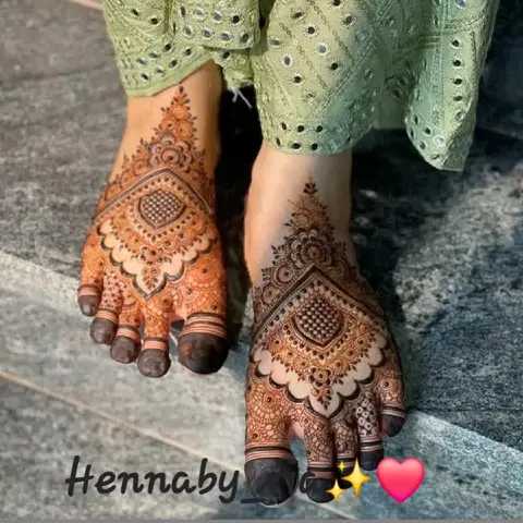 bridal heart foot mehndi design