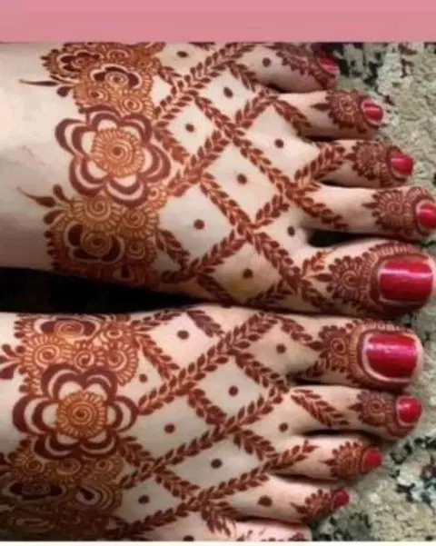 bridal pakistani heart foot mehndi design