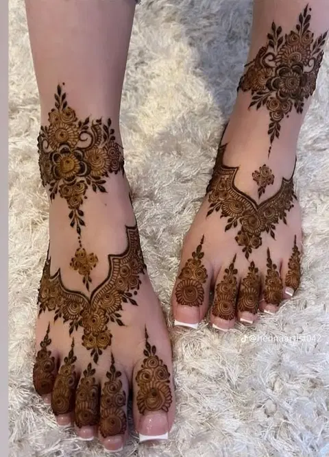 bridal simple jaal finger mehndi design