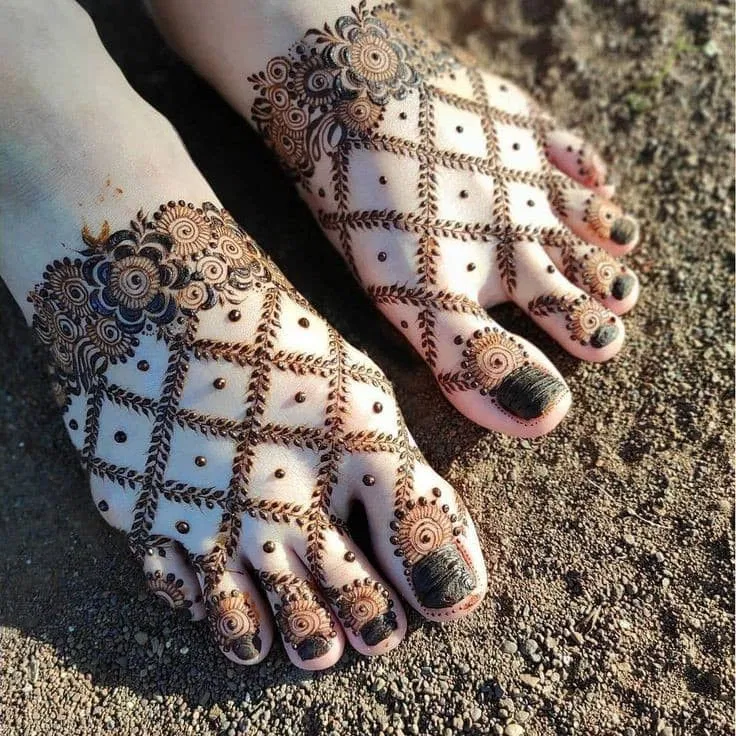 Bridal Stylish Foot Mehndi Design (2)
