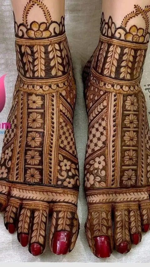 bridal indian figure foot mehndi design