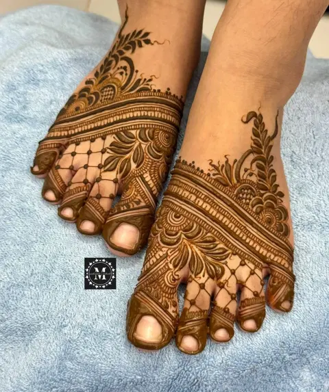 bridal stylish finger mehndi design