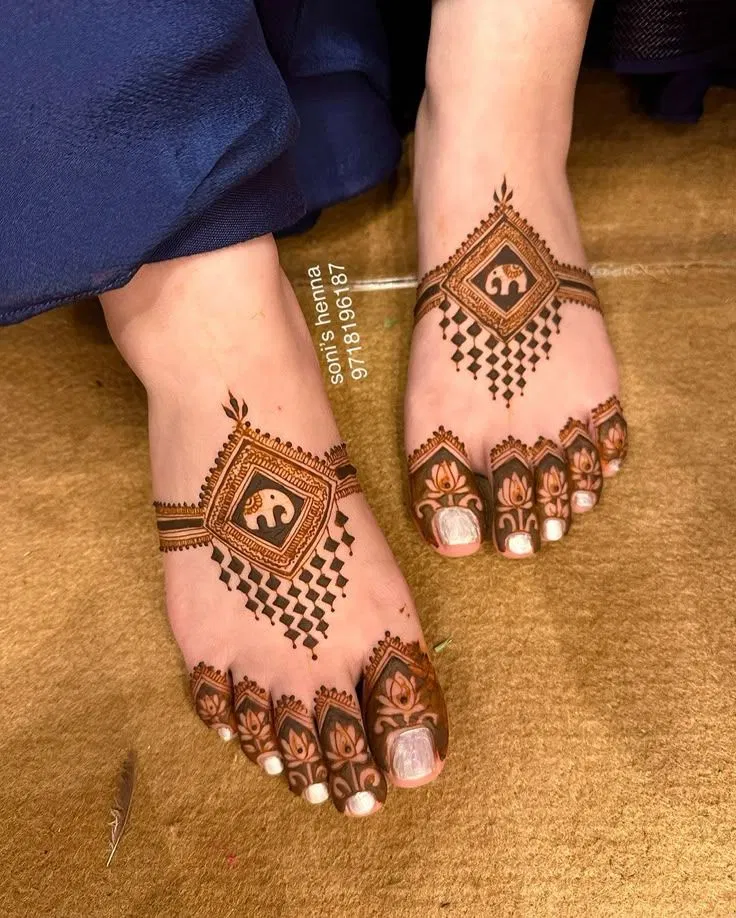 Minimal Simple Foot Mehndi Design with Gol Tikki and Jaal (2)