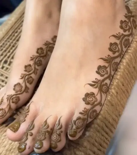 simple jaal back hand mehndi design