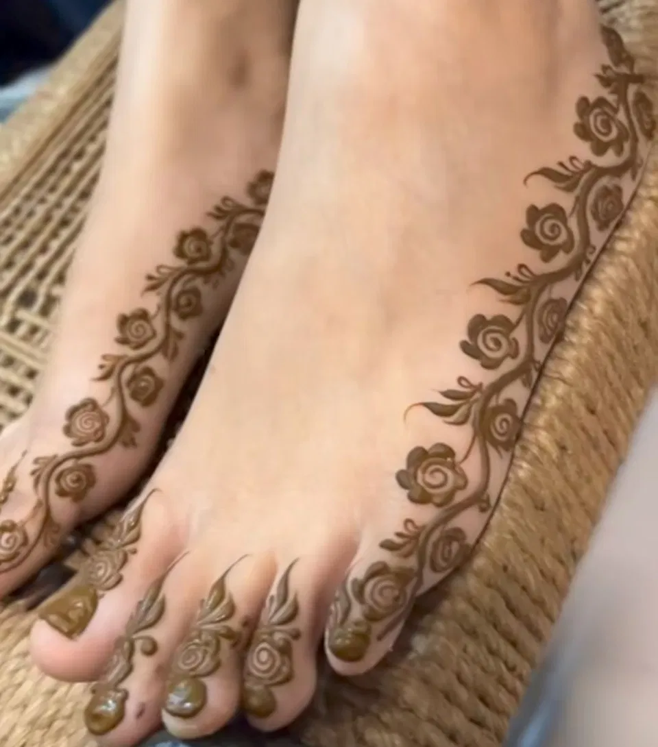 Simple Back Hand Mehndi Design with Jaal (11)