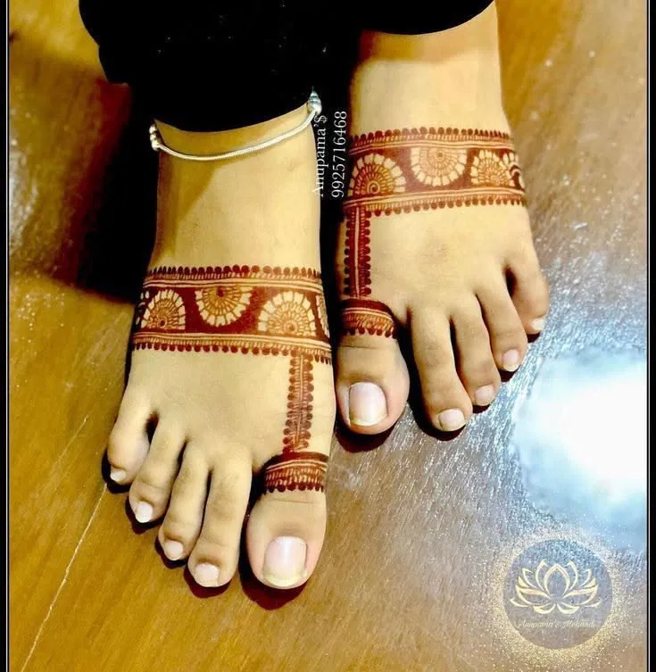 Simple Stylish Back Hand Mehndi Design with Jaal for Engagement