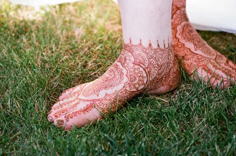 bridal indian circle foot mehndi design