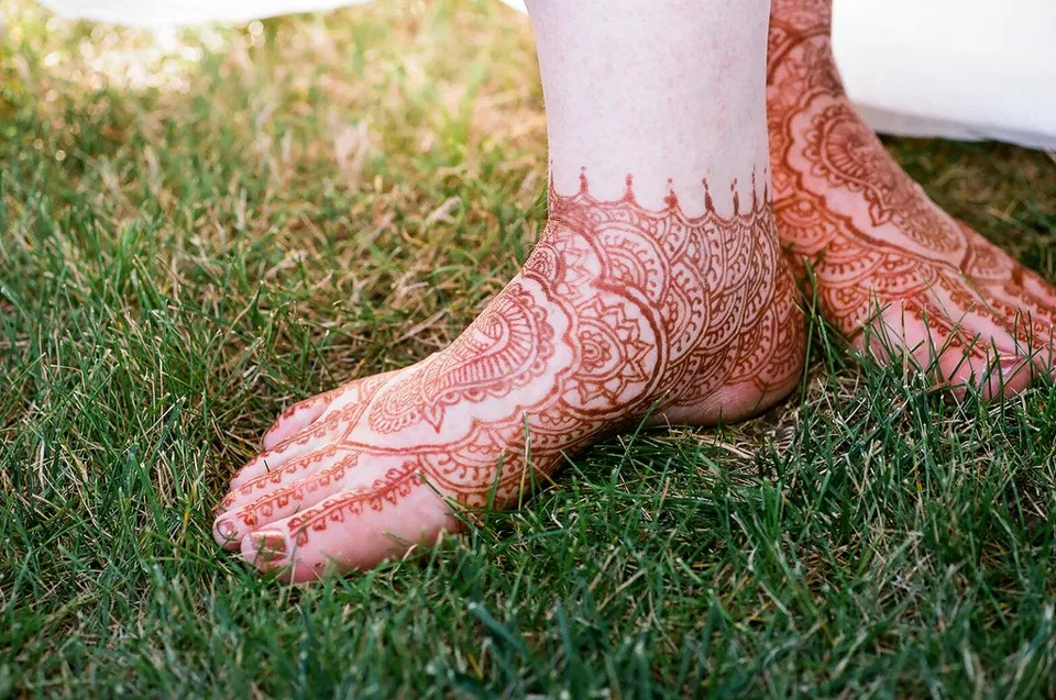 Bridal Indian Foot Mehndi Design with Gol Tikki