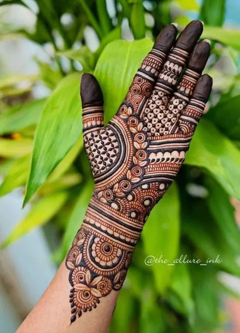 indian circle front hand mehndi design