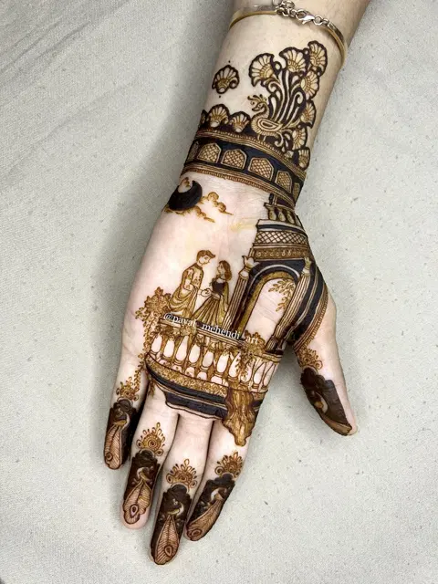 aesthetic bridal figure front hand mehndi design