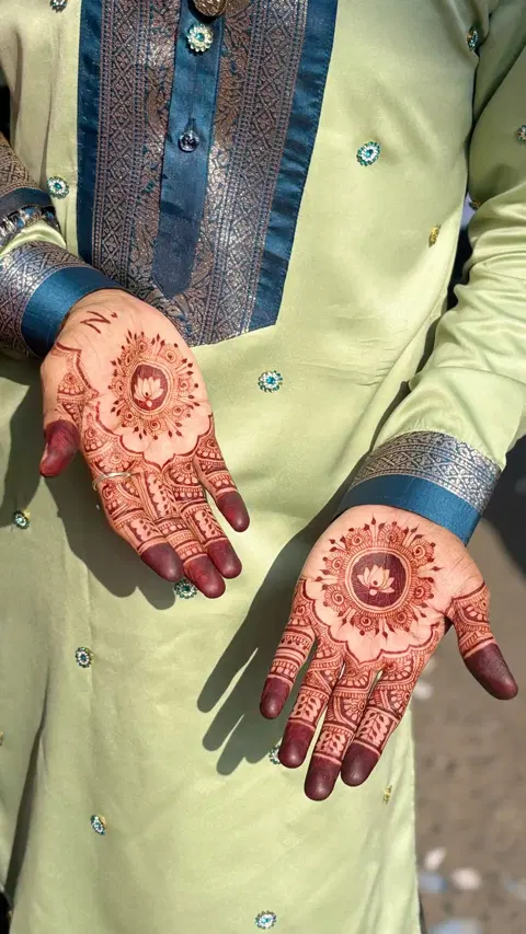 royal simple circle back hand mehndi design
