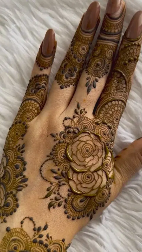 stylish flower back hand mehndi design