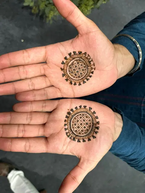 circle finger mehndi design