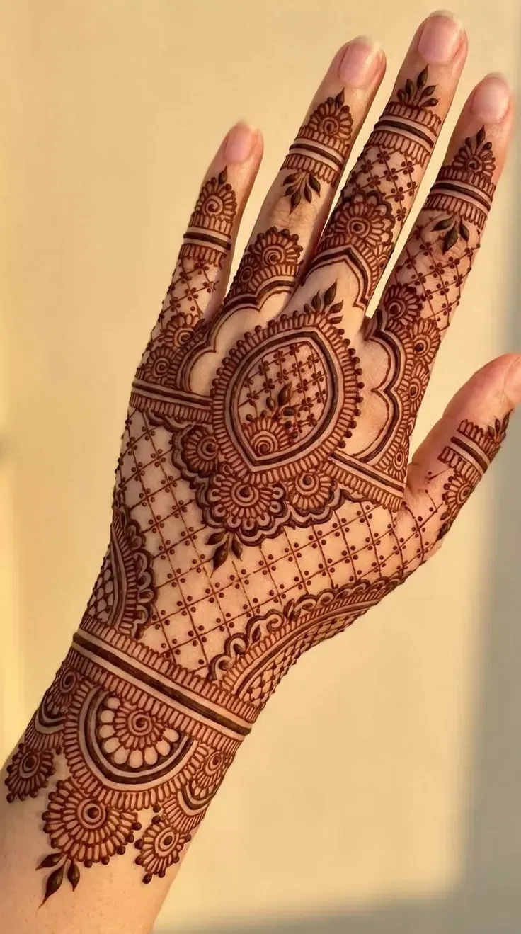 Aesthetic Front Hand Mehndi Design for Eid