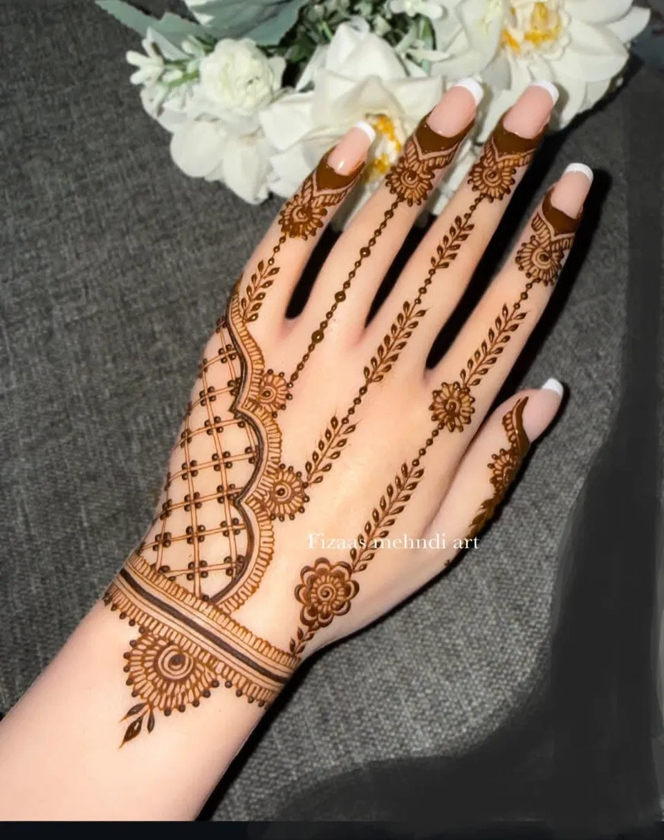 Arabic Simple Back Hand Mehndi Design with Gol Tikki and Flowers (6)