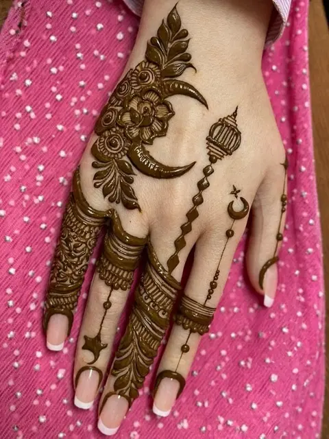 simple stylish moon back hand mehndi design