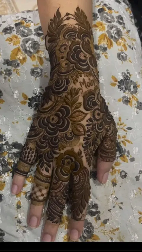 bridal dubai circle back hand mehndi design