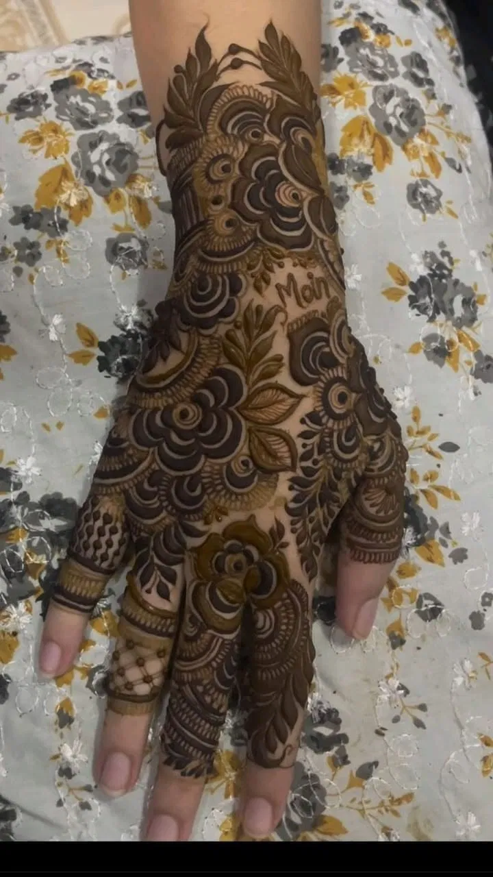 Bridal Dubai Back Hand Mehndi Design with Gol Tikki and Flowers (4)