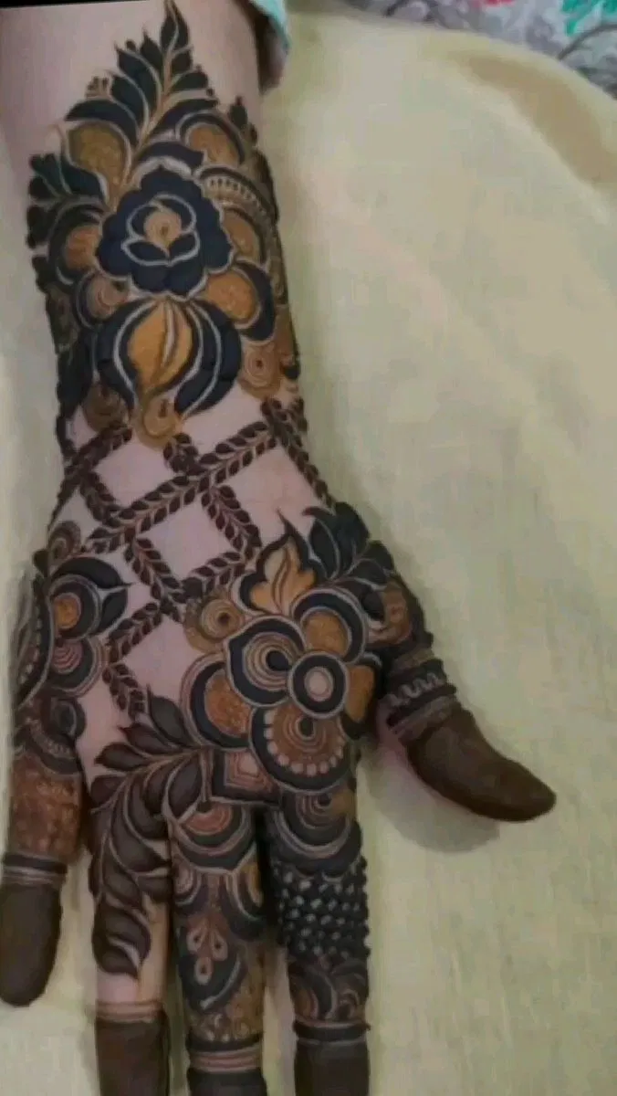 Arabic Bridal Back Hand Mehndi Design (19)