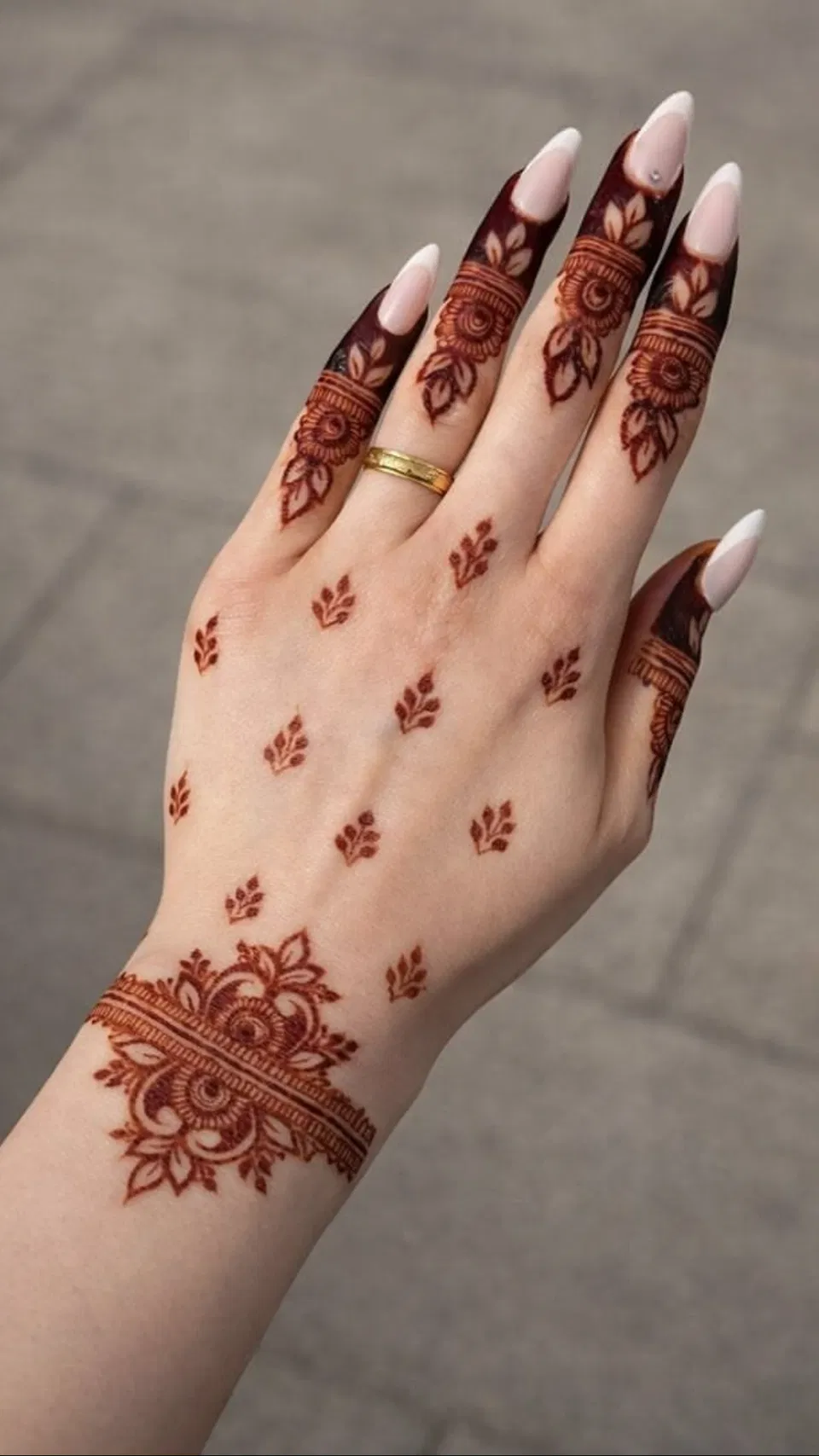 Simple Stylish Back Hand Mehndi Design with Flowers and Jaal (4)