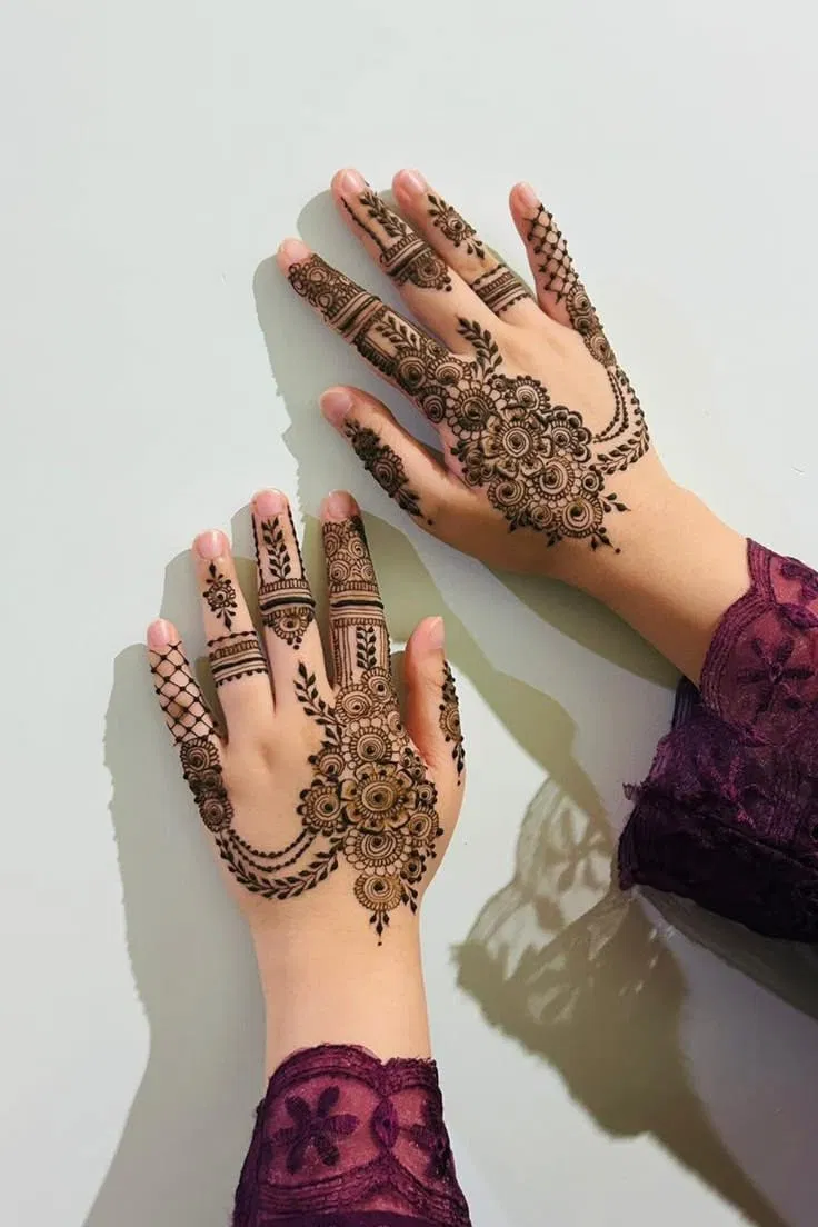 Simple Stylish Back Hand Mehndi Design with Flowers and Jaal for Eid