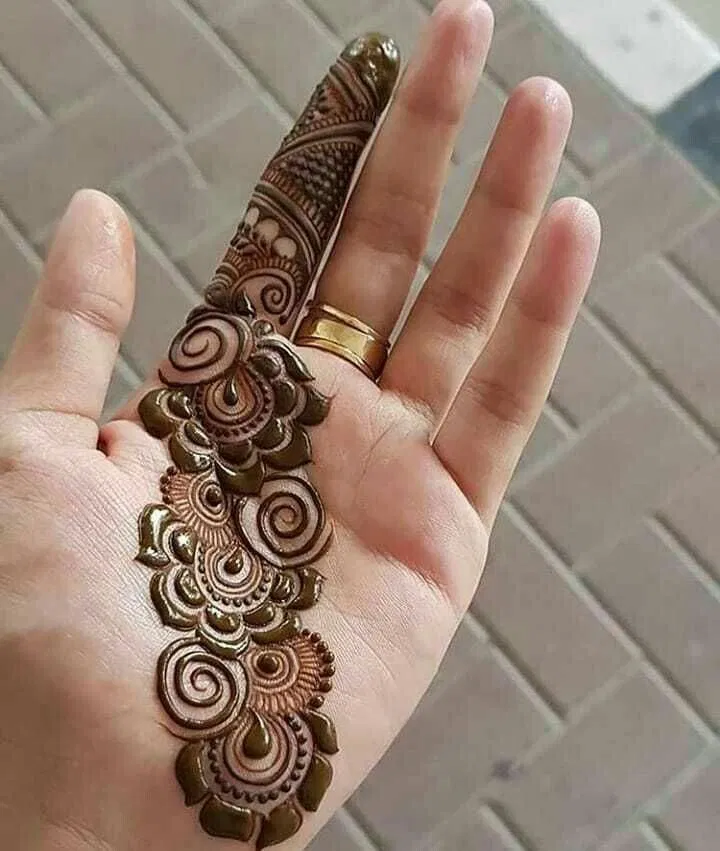 Aesthetic Royal Finger Mehndi Design with Bel