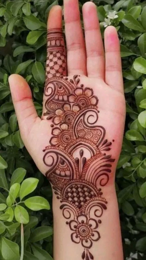 simple stylish bel front hand mehndi design
