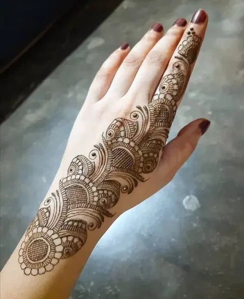 aesthetic arabic bel back hand mehndi design