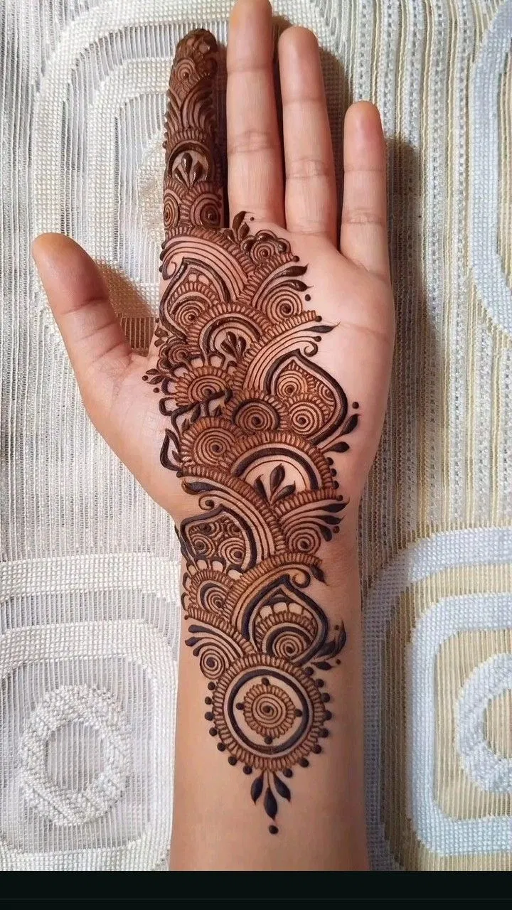 Arabic Simple Front Hand Mehndi Design with Bel for Karwa Chauth (2)
