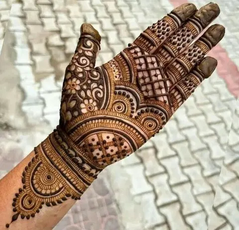 bridal stylish bel front hand mehndi design