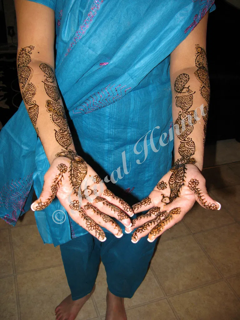 Arabic Bridal Front Hand Mehndi Design with Flowers and Jaal