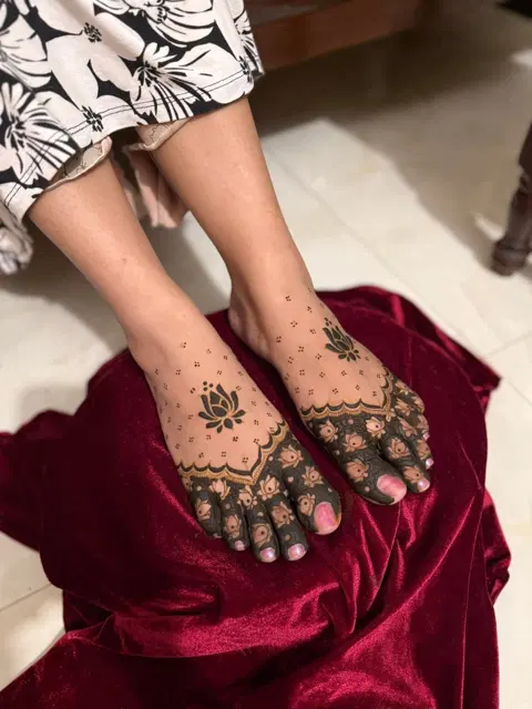 bridal minimal flower foot mehndi design