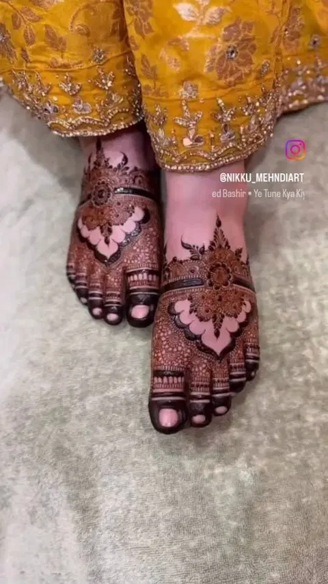 bridal pakistani figure back hand mehndi design