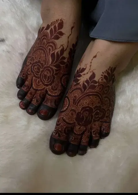 dubai pakistani flower finger mehndi design