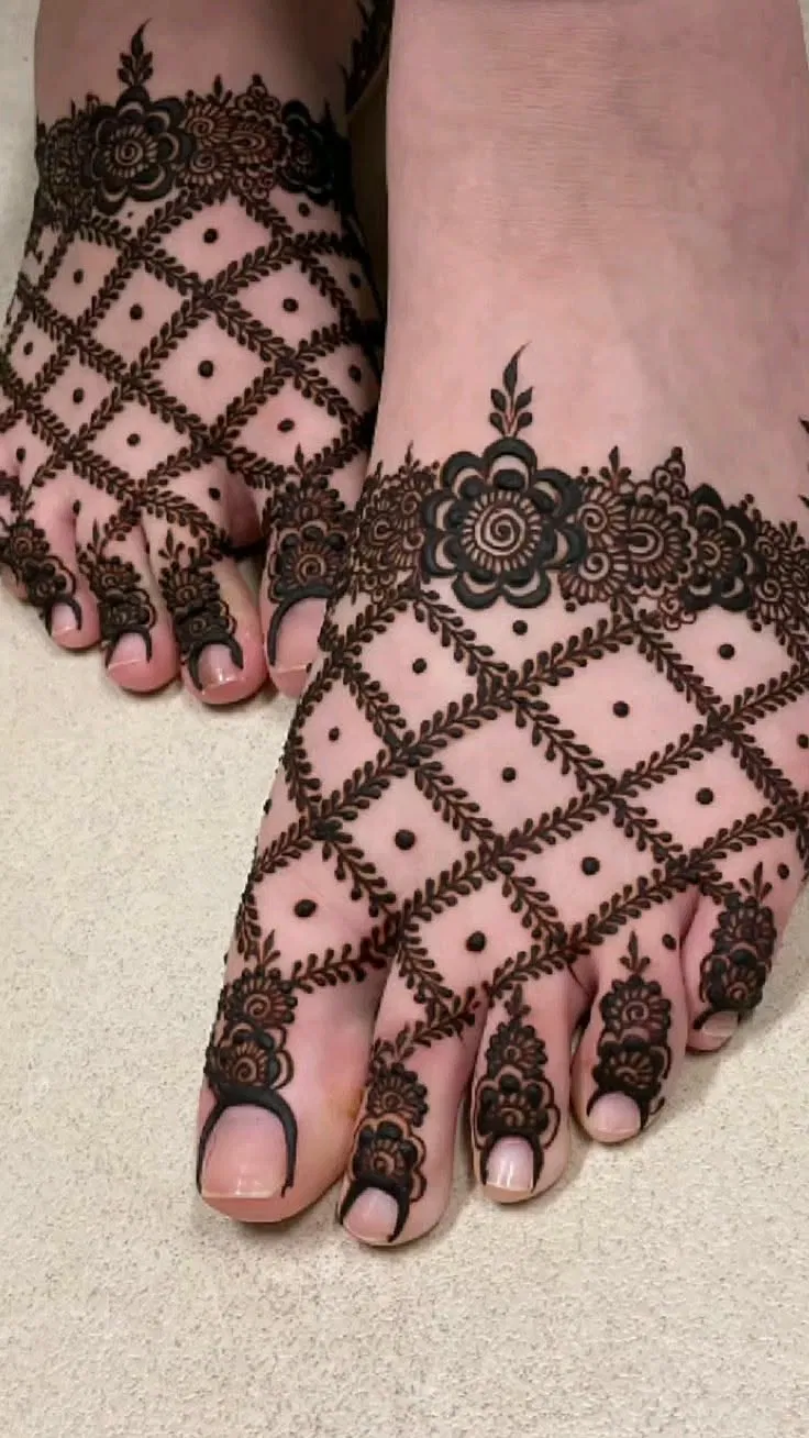 Bridal Pakistani Finger Mehndi Design with Flowers (2)