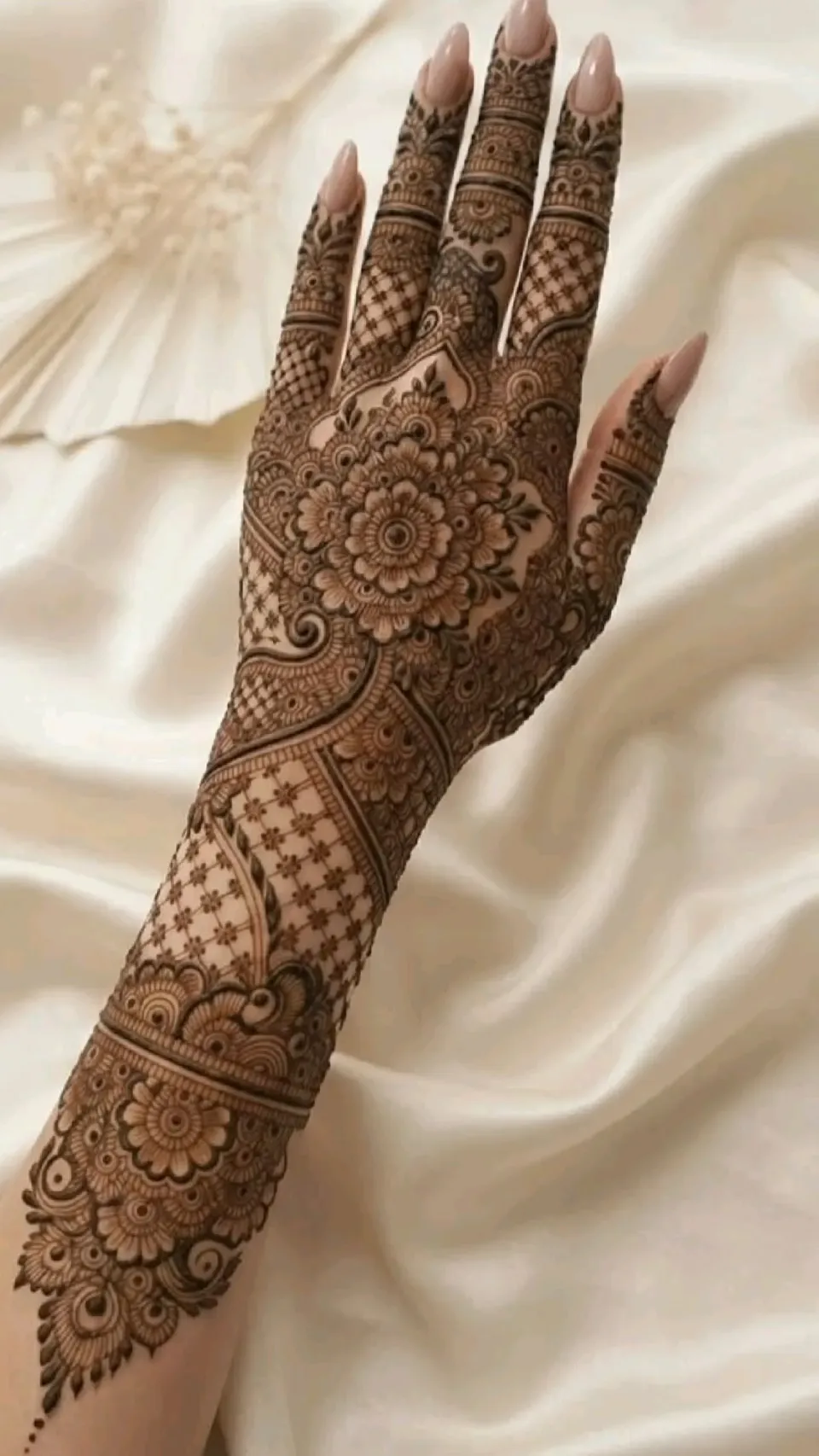 Bridal Pakistani Arm Mehndi Design with Gol Tikki and Jaal