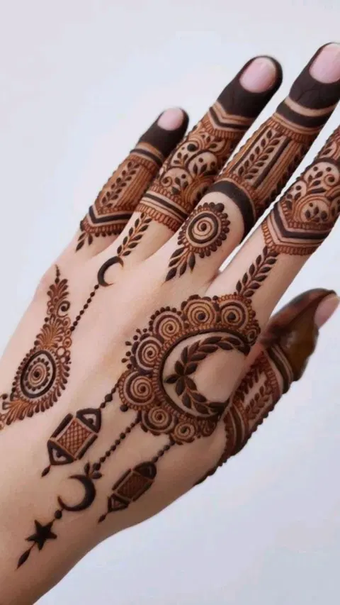 stylish circle finger mehndi design