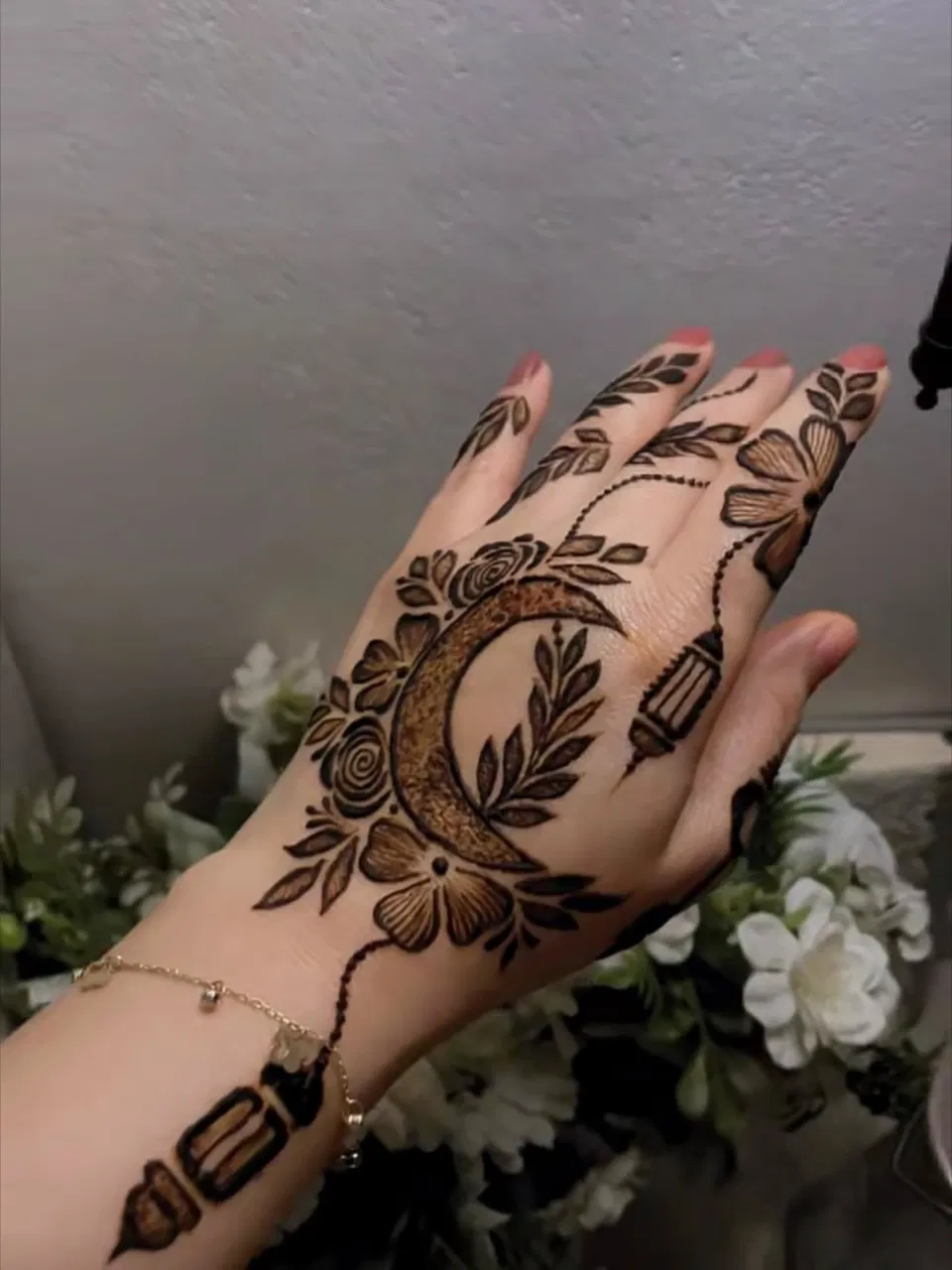 Arabic Simple Finger Mehndi Design with Gol Tikki and Flowers for Eid
