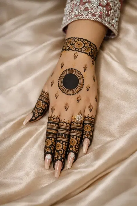 pakistani royal circle back hand mehndi design