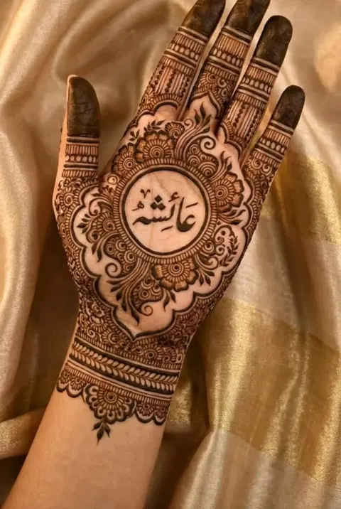aesthetic arabic circle front hand mehndi design