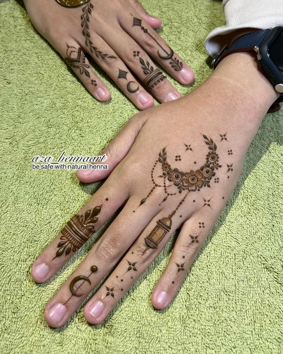 Simple Back Hand Mehndi Design with Moon for Eid (2)