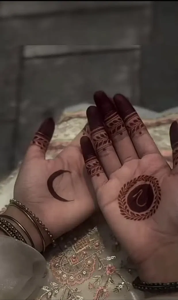 Simple Back Hand Mehndi Design with Jaal and Moon for Eid (2)